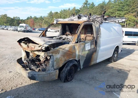 2018 Chevrolet Express 2500 Work Van z USA, uszkodzony, nr VIN 1GCWGAFP8J1308660